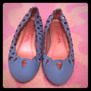 Blue cutout girls’ size 11 flats